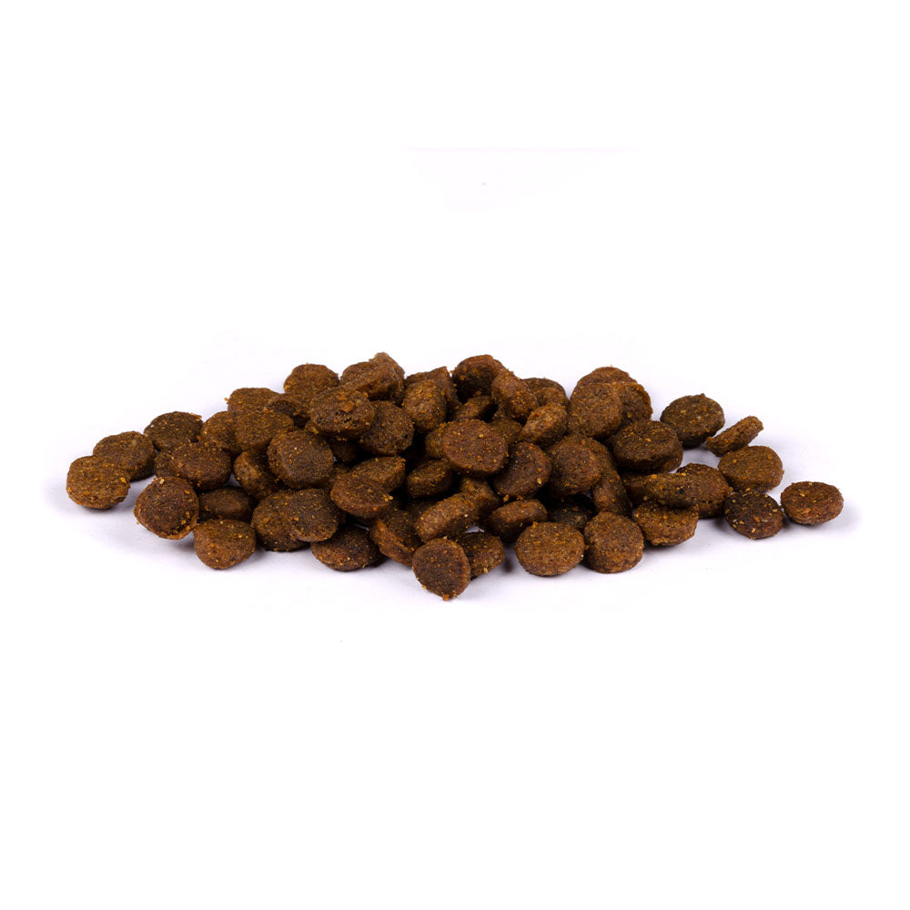 Bild von mehreren Kroketten des Produktes: Carnilove Premium Trockenfutter für adulte Katze Duck Pheasant Hairball Controll Ente Fasan Anti Haarball