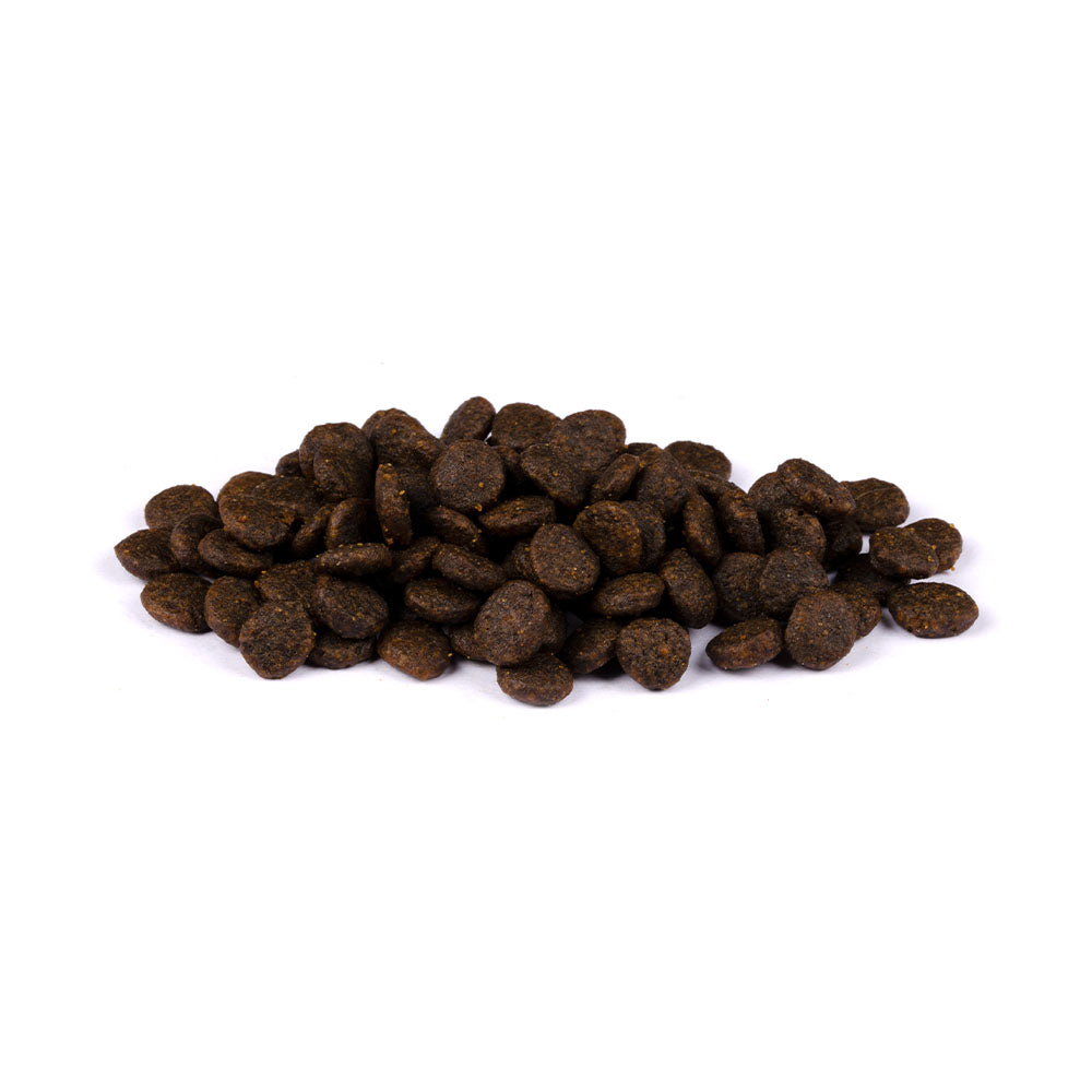 Bild von mehreren Kroketten des Produktes: Carnilove Premium Trockenfutter Fresh für adulte Katze Chicken Rabbit Gourmand Huhn Kaninchen Gourmet